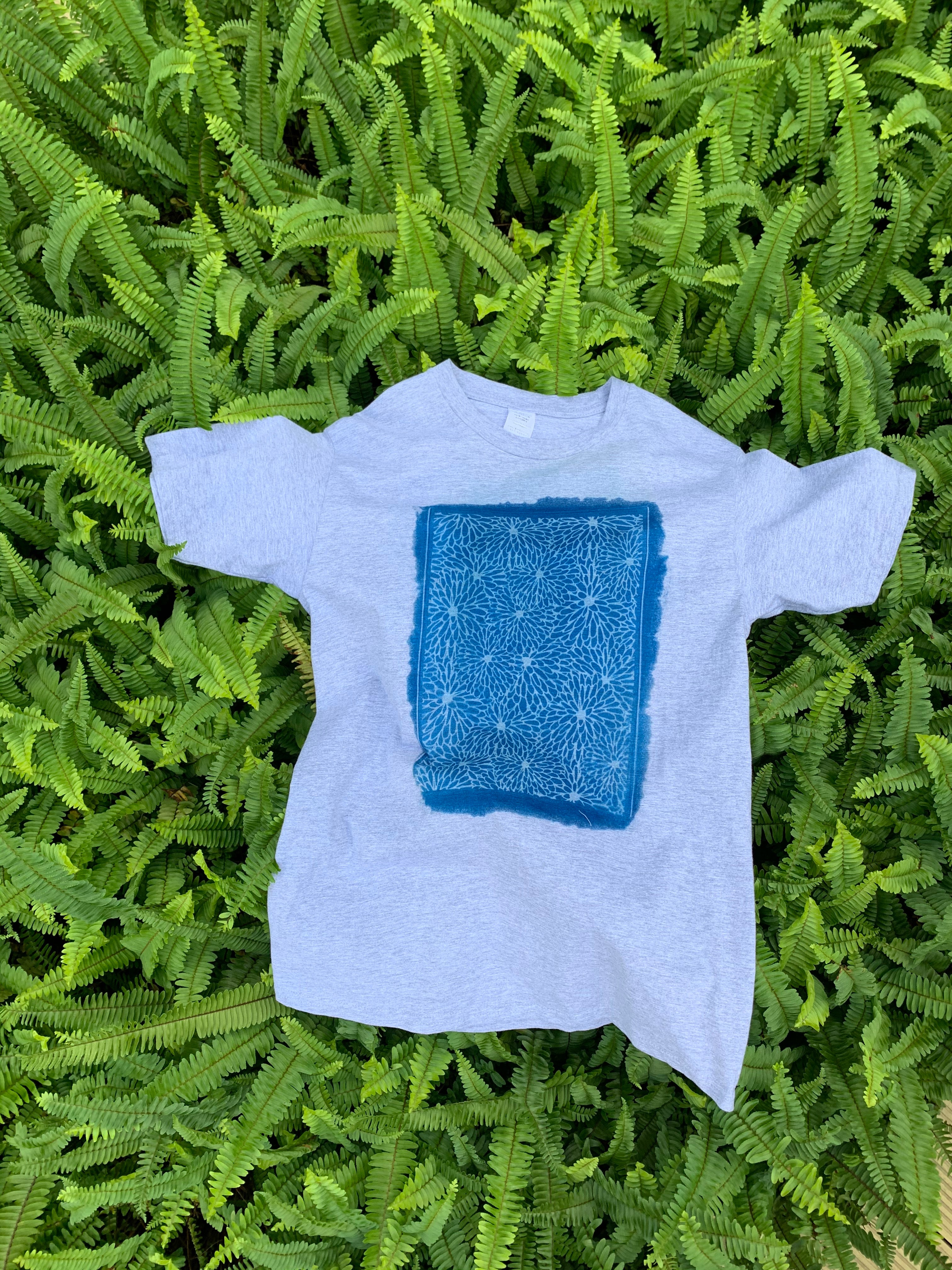 藍曬T恤 / Cyanotype Printed T-Shirt "Workshop"